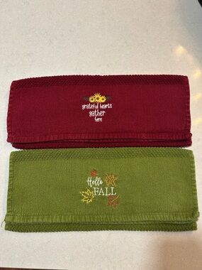 Set of 2 Burgundy/Green Decorative Hand Towels - Fall/Thanksgiving